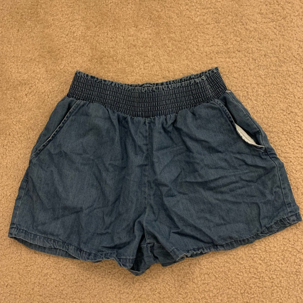 NEVER WORN High waist blue shorts w scrunchy waist